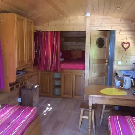 Camping La Roulotte Du Pylone Antibes